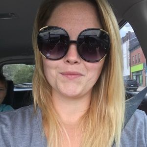 Meet your Posher, Leslie